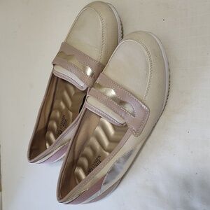 Women's Cushion Walk loafers Cream Size 9